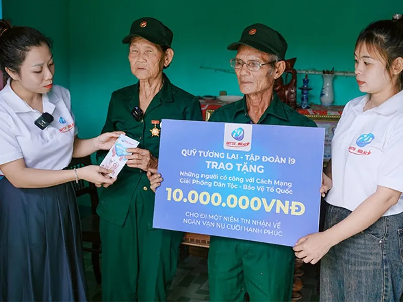 Biểu tượng lá chắn và bàn tay nâng đỡ, tượng trưng cho cá cược có trách nhiệm và hỗ trợ người chơi.