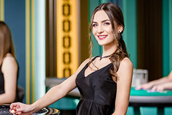 Hình ảnh minh họa sân bãi và điều kiện thời tiết